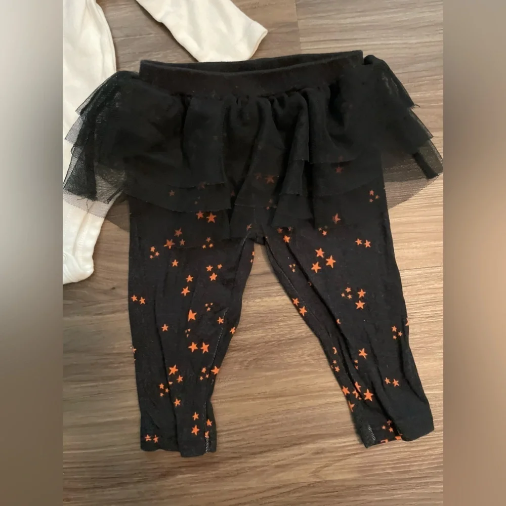 Carters Baby Girl Halloween Bodysuit and tutu Leggings Set size 6M